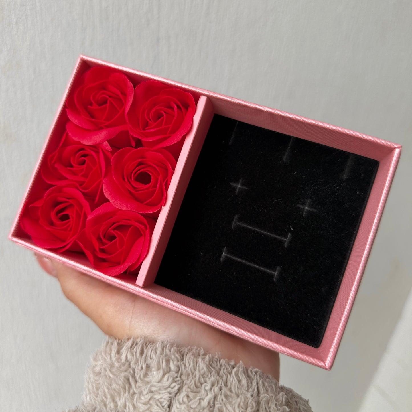 Caja para accesorios con rosas eternas