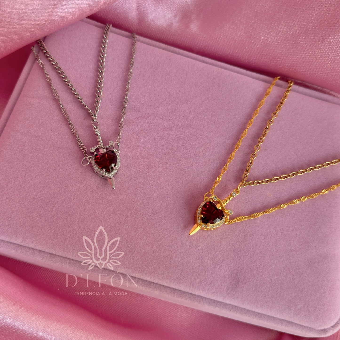 Conjunto collares para pareja espada y corazón