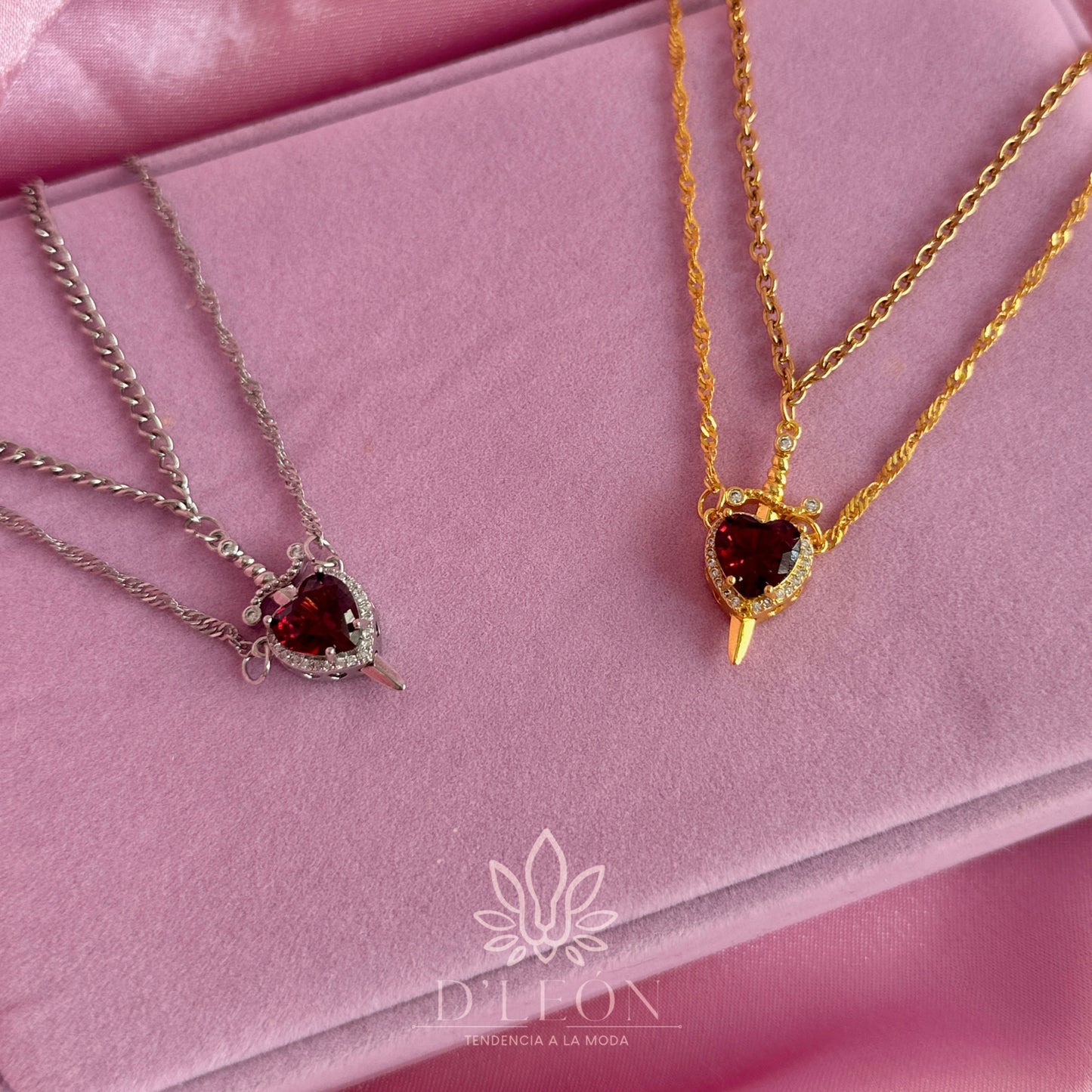 Conjunto collares para pareja espada y corazón