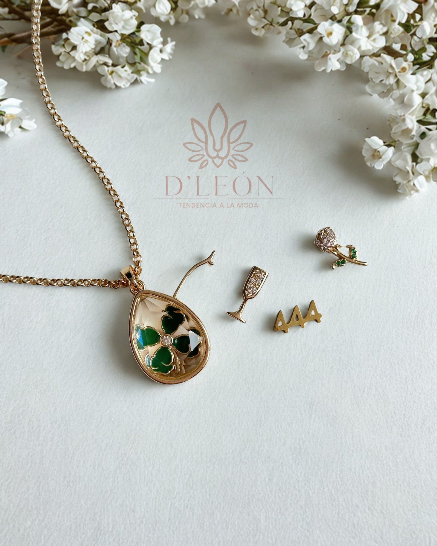 Collar caja de cristal "gota" + 3 charms