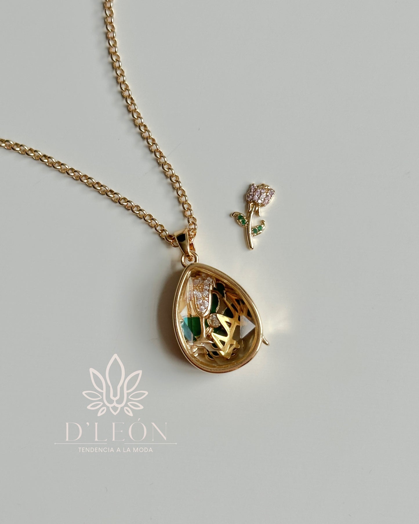 Collar caja de cristal "gota" + 3 charms