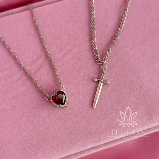Conjunto collares para pareja espada y corazón