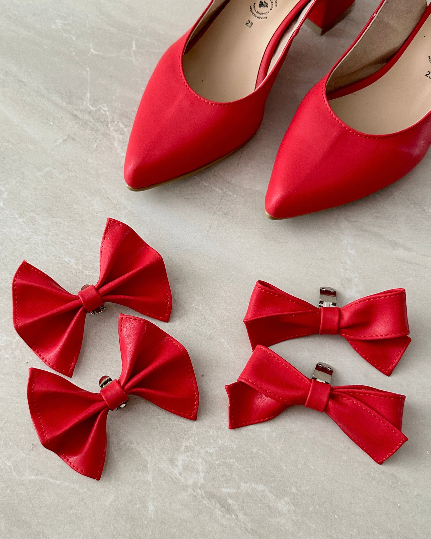 Tacones 2 en 1, (alto 5cm) + par de broches de moño gratis